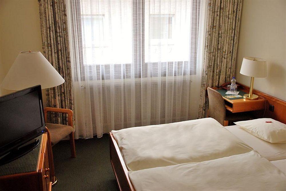 Hotel Rheingauer Tor Hochheim am Main Extérieur photo