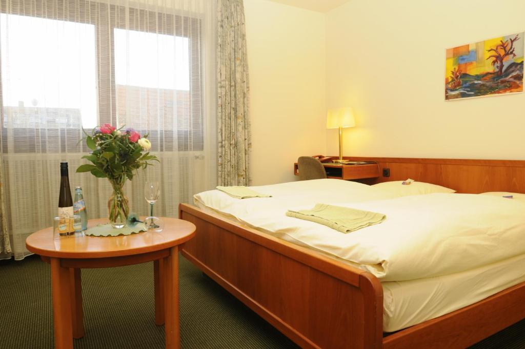 Hotel Rheingauer Tor Hochheim am Main Extérieur photo