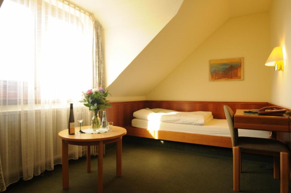 Hotel Rheingauer Tor Hochheim am Main Extérieur photo